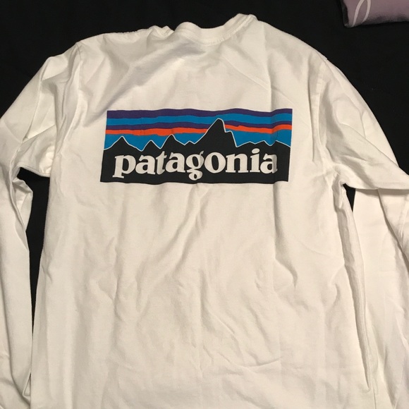 Patagonia Tops - Unisex Patagonia shirt